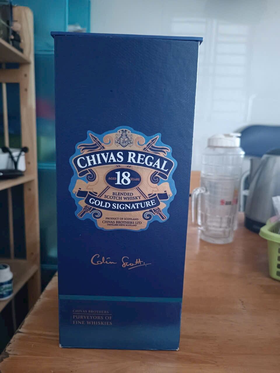 Vỏ chai Chivas 18