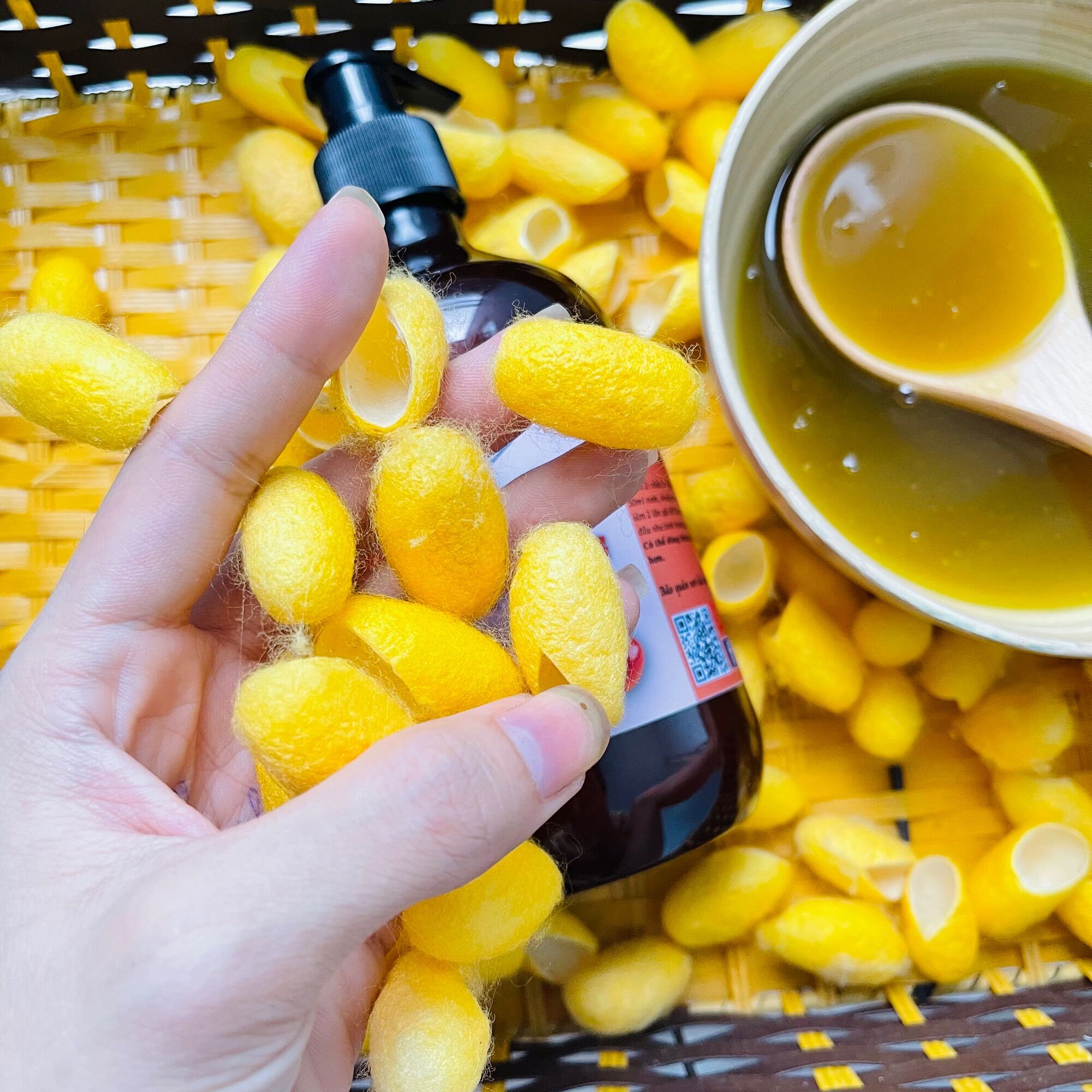DẦU GỘI TƠ TẰM MẬT ONG THẢO DƯỢC