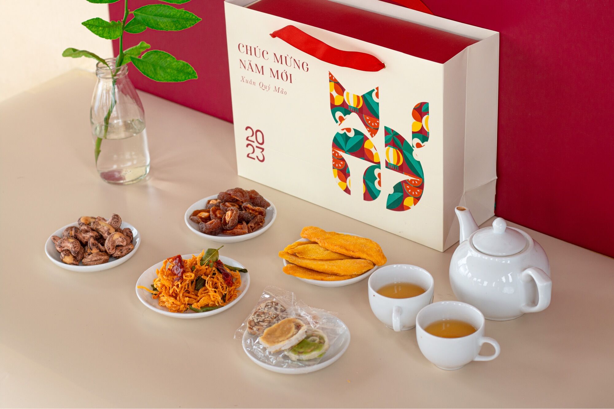 Hộp quà Tết Sắc Xuân - Set quà Tết 5 món đầy đặn 900gr thức ăn - hộp dày dặn nặng tay