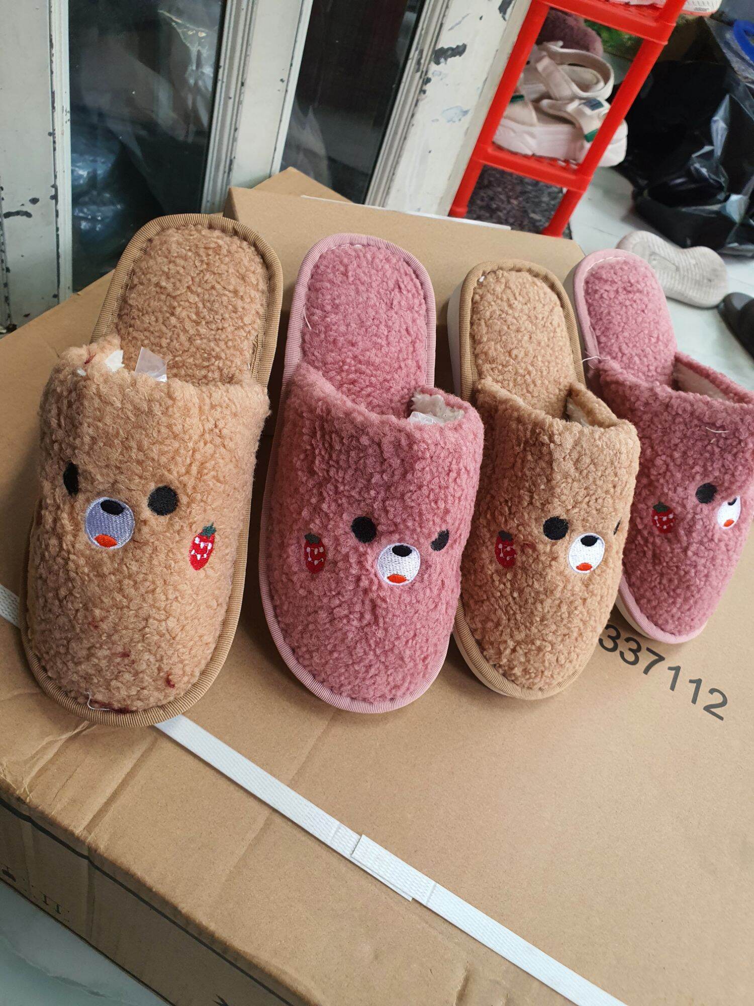 Dép lông bít mũi nữ mang trong nhà