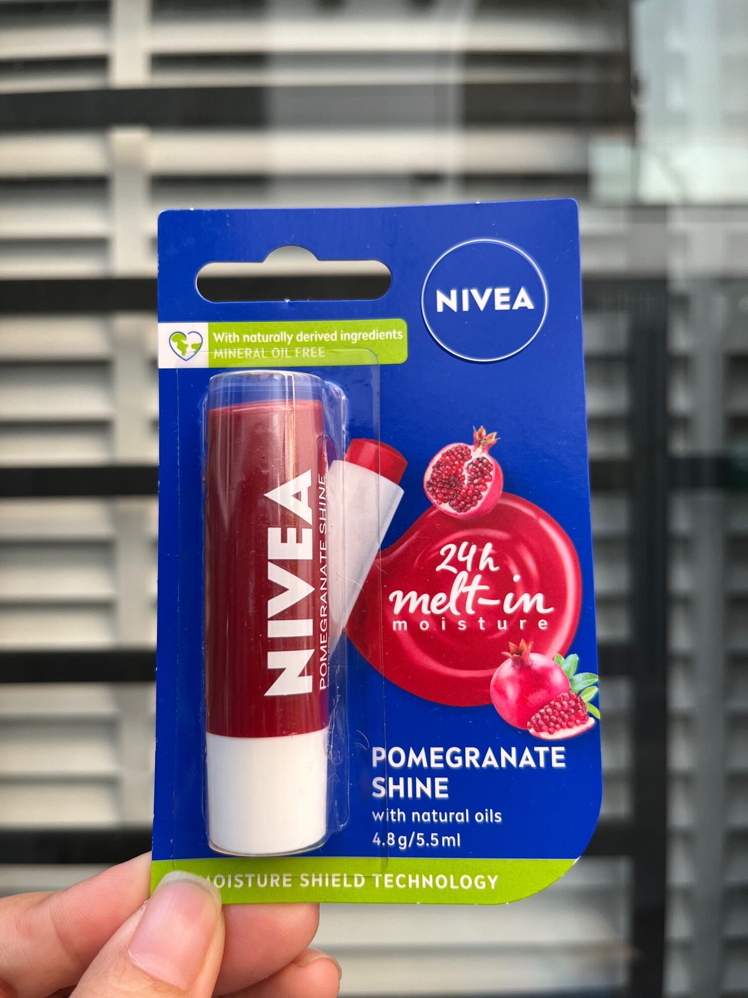 [Bill Úc] Son dưỡng Nivea Lip Shine Lip Balm 4.8g. Lựu