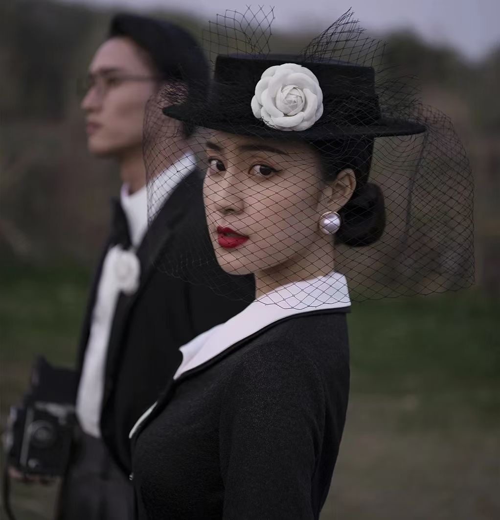 Mũ lễ phục hepburn hoa sơn trà kiểu pháp mẫu mới mũ nhung tơ vàng voan lưới cổ điển đỉnh hoa mũ chụp ảnh cô dâu