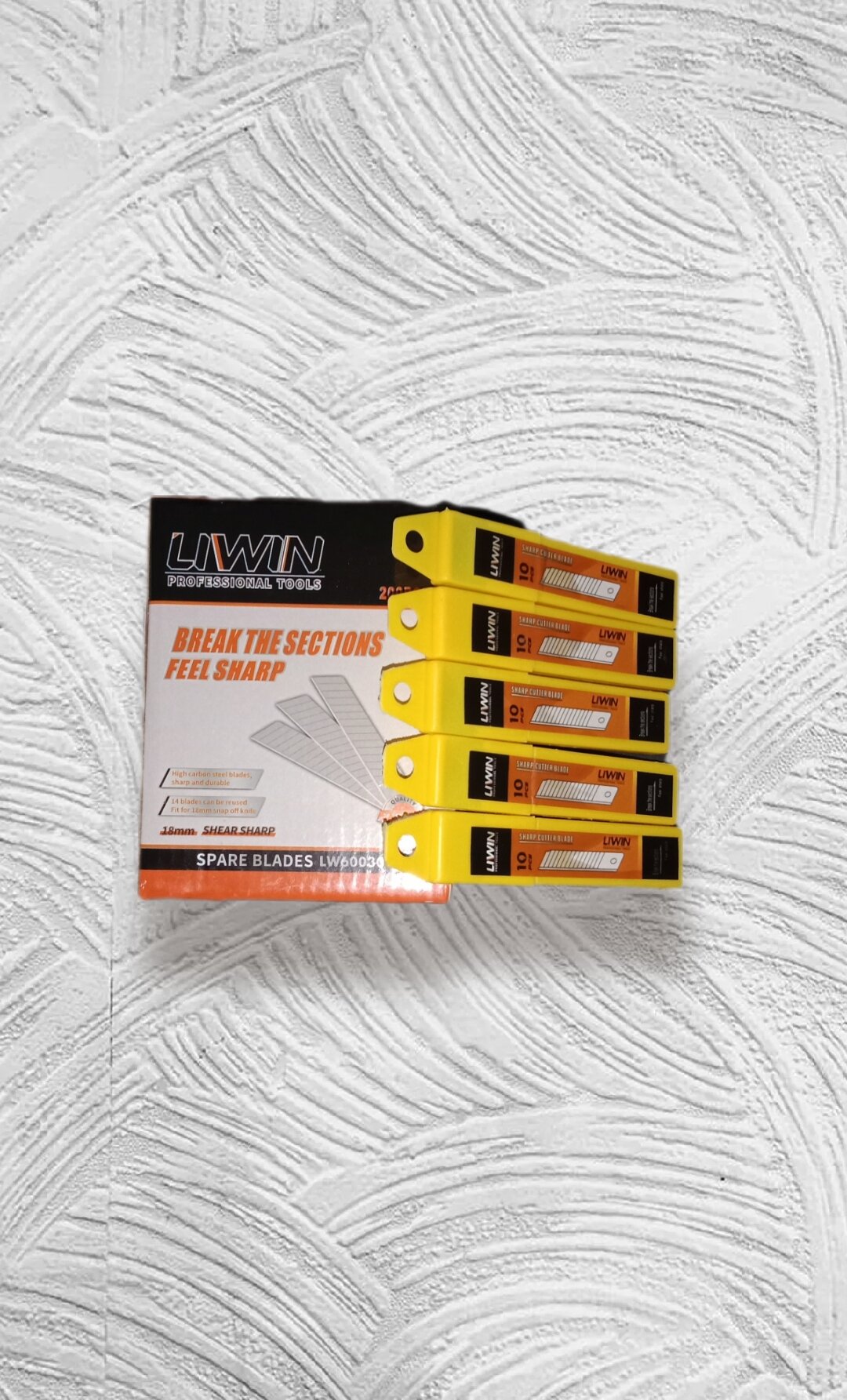 10 hộp 100 lưỡi dao rọc giấy.