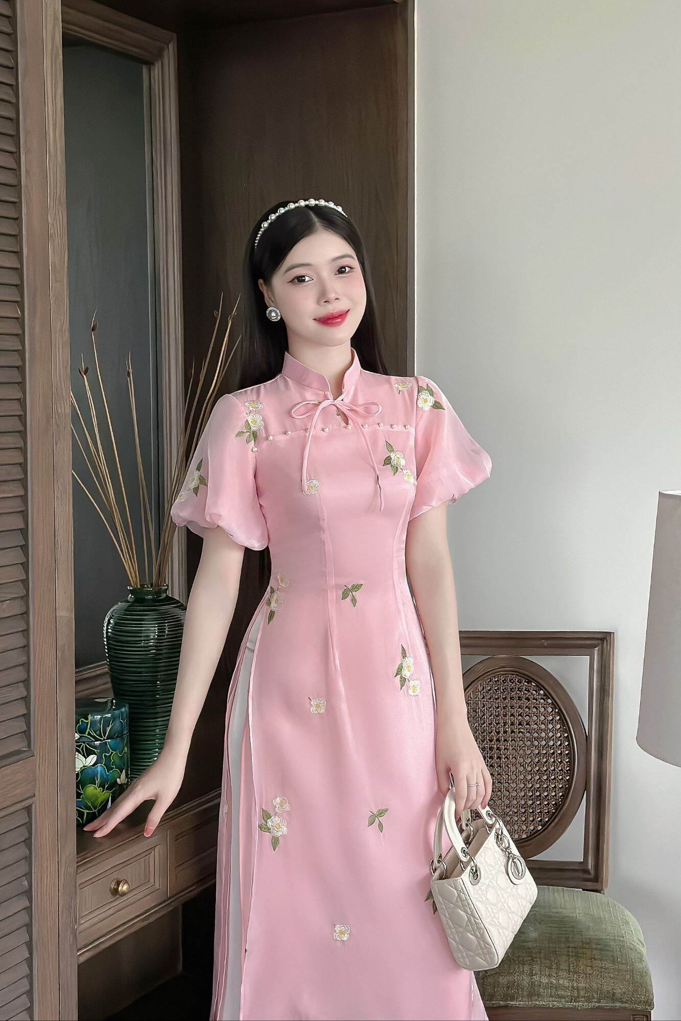 Áo dài cách tân nữ màu hồng nhạt in hoa dịu dàng - A16