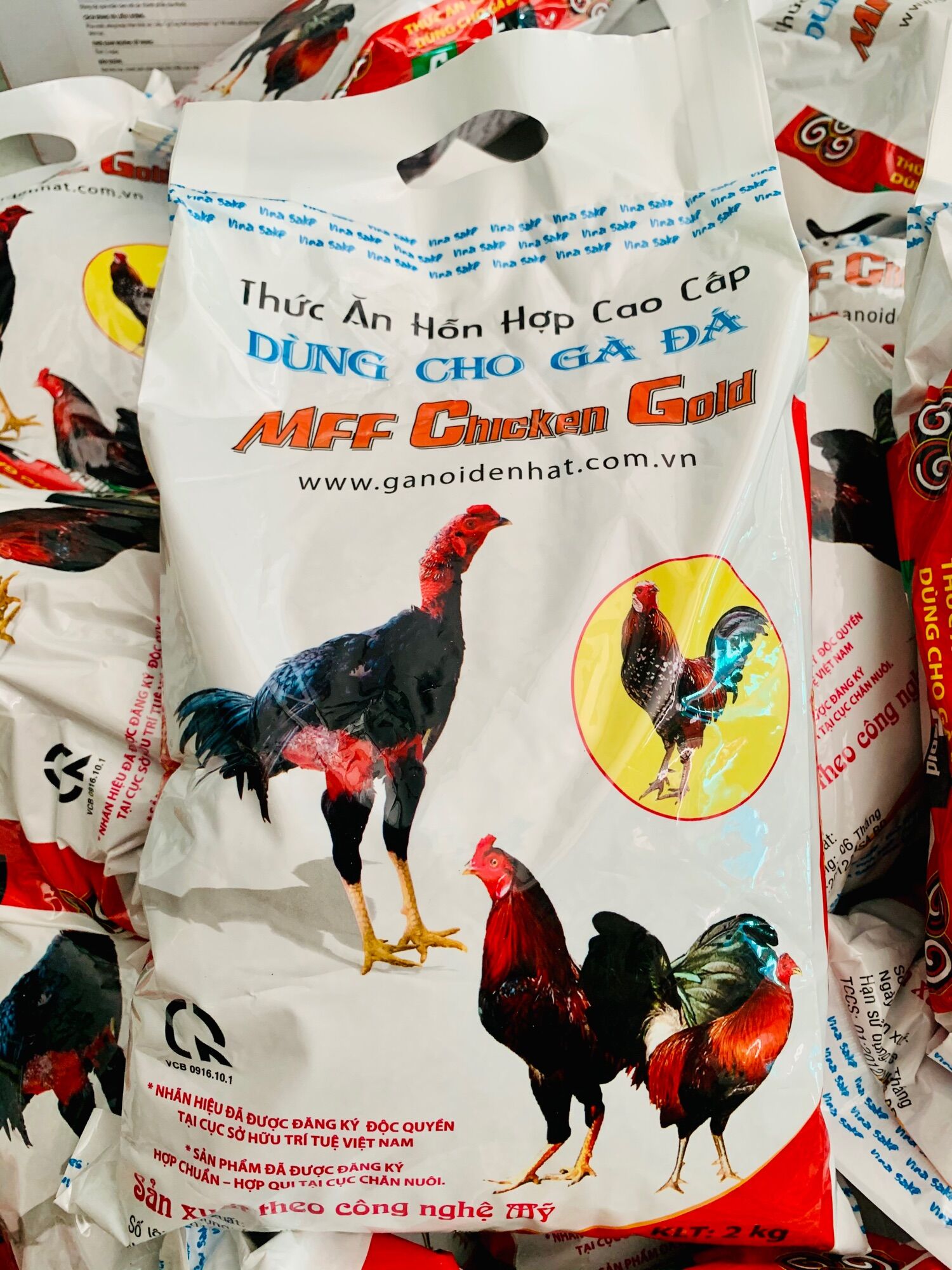 Thức ăn cho gà đá VINASAKE túi 2kg