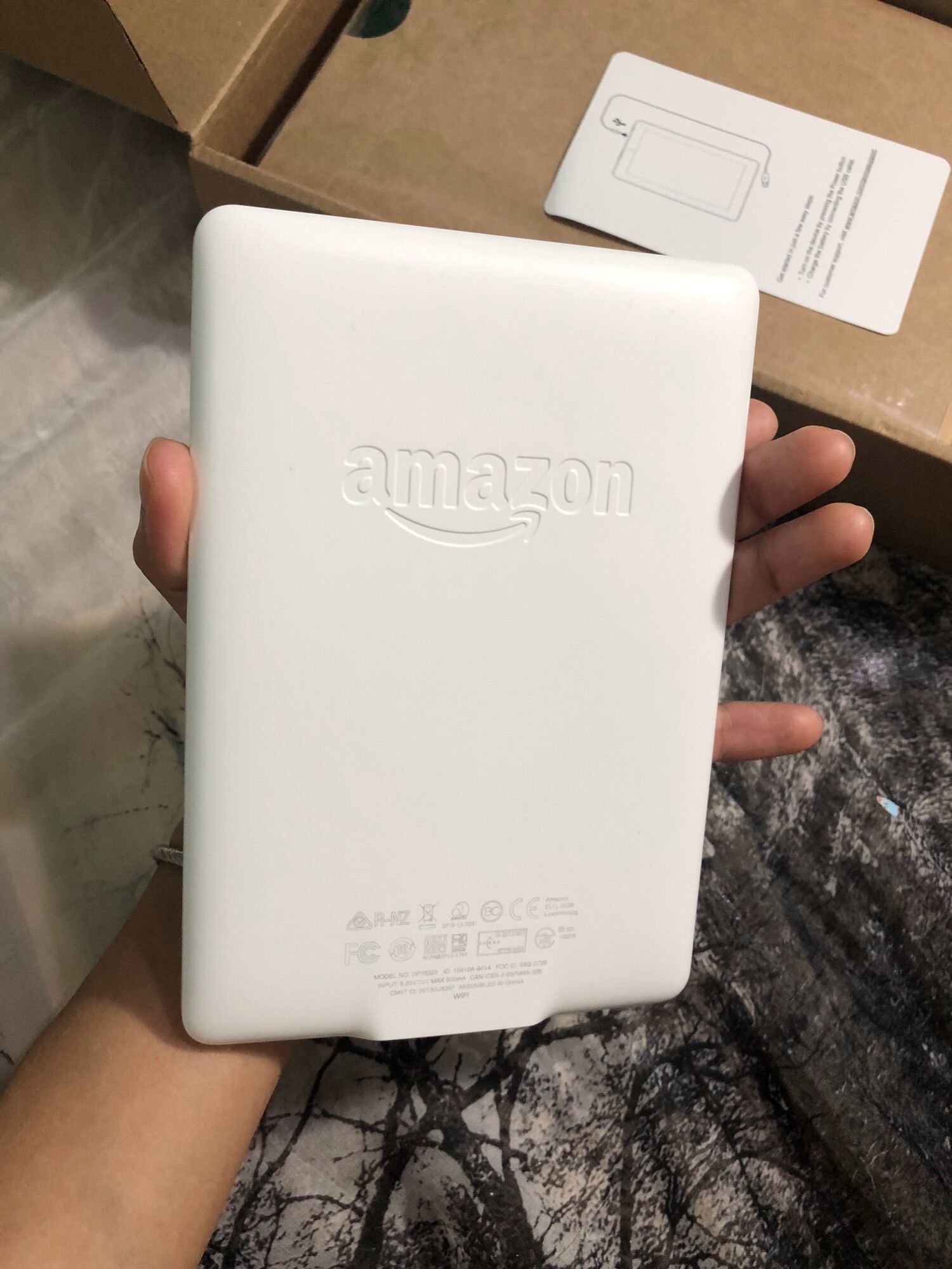 Máy đọc sách Kindle Ppw3, 4GB, new 98%, 99%( đen- trắng)