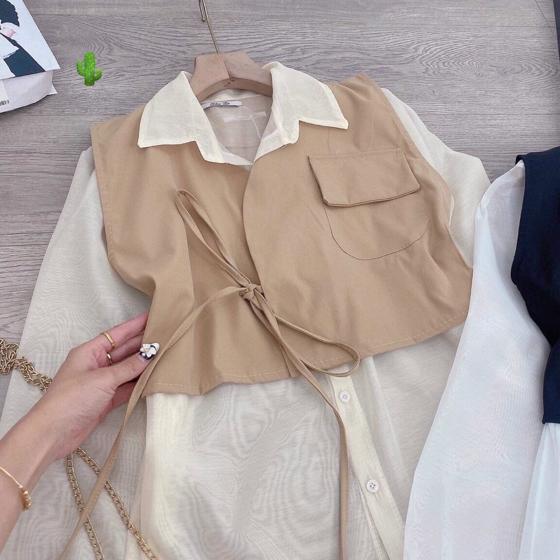 Áo sơ mi đôi kèm vest túi ngực