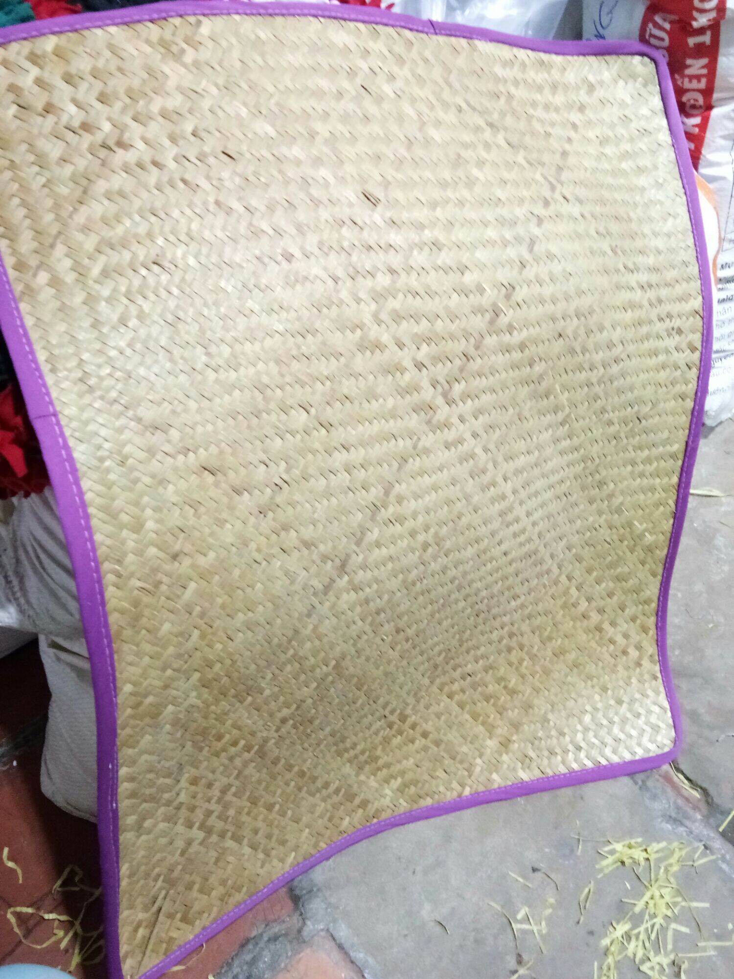 Manh đệm cho em bé sơ sinh nằm ngủ