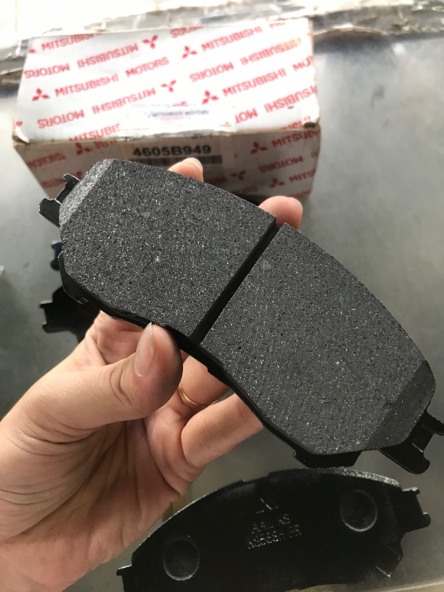 Bố Thắng (Má Phanh) Dĩa Trước Mitsubishi Xpander