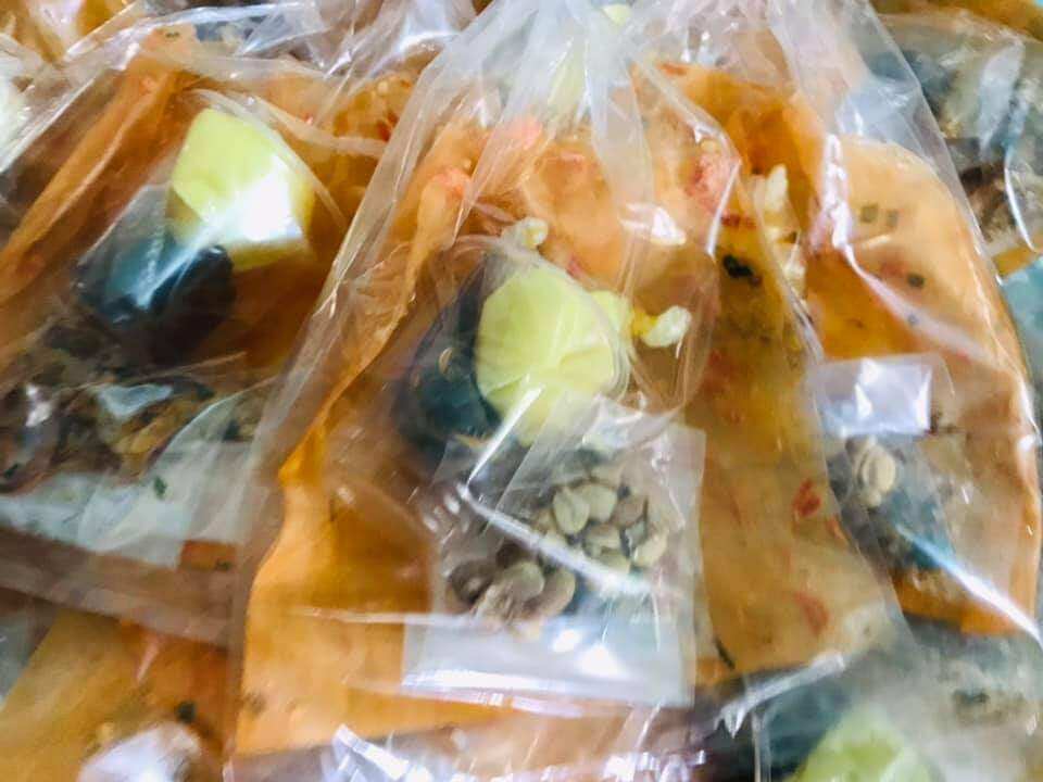 Bánh tráng dẻo tôm chấm me bơ