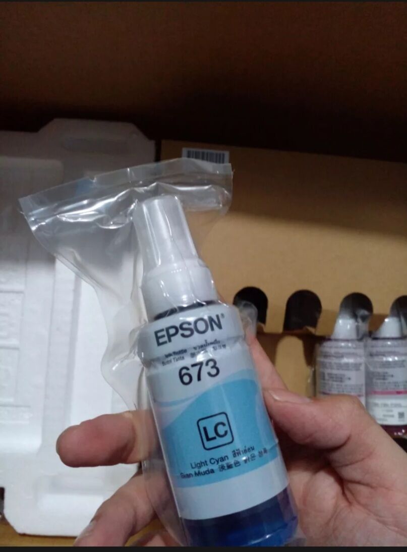 Mực in Epson 673 màu đen.