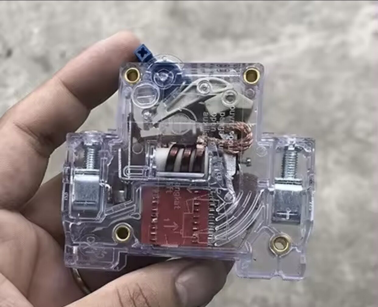 Aptomat xe điện cao cấp