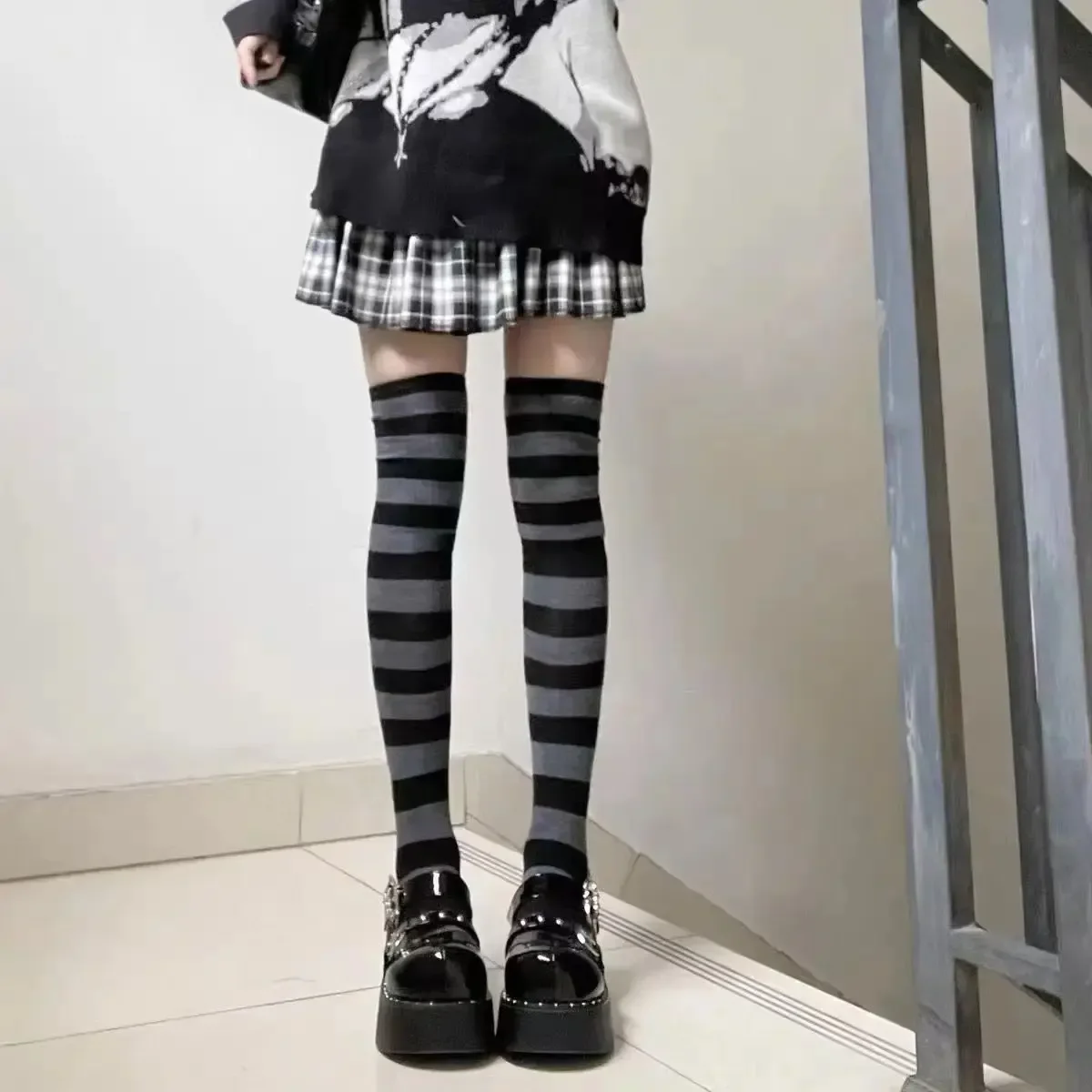 Anime Cao Đến Đầu Gối Tất Cho Nữ Sọc Rộng Ống Dài Vớ Đa Năng Jk Cosplay Quần Legging Tất Dài Cho Mọi Dịp