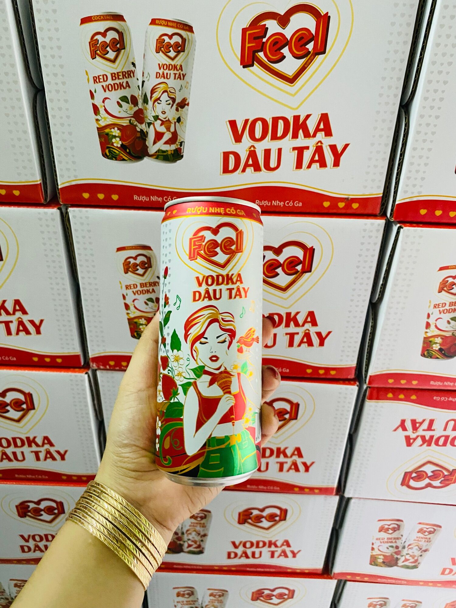 Thùng 12 lon Cocktail Dâu Feel 4.5% 330ml SIÊU NGON