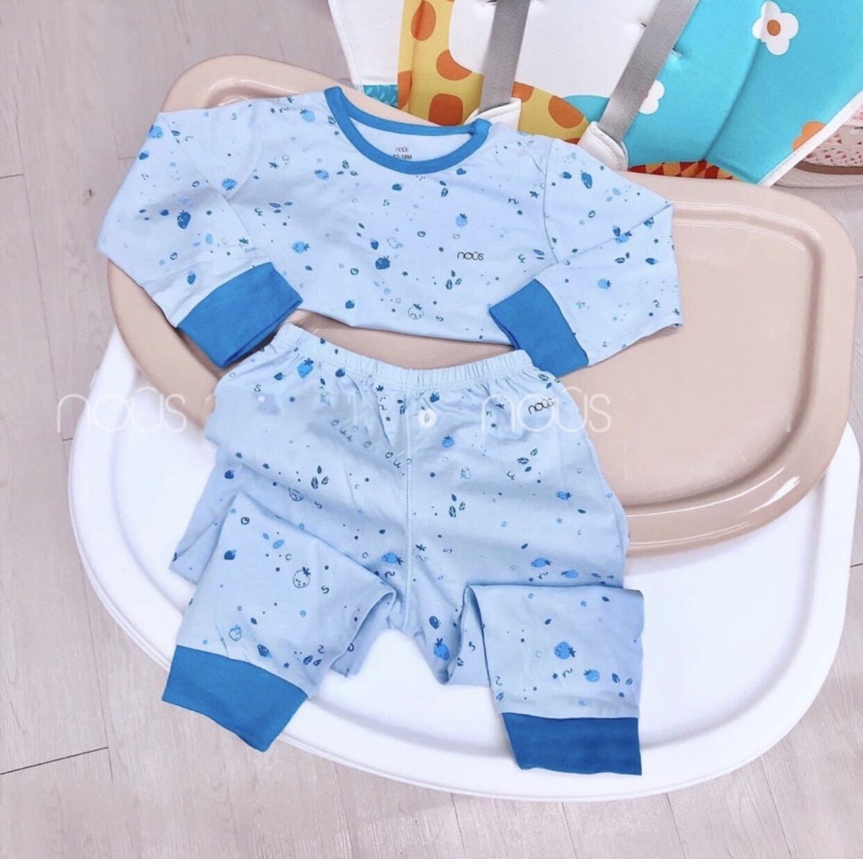 Bộ Nous cài vai thường xanh lơ nhạt
