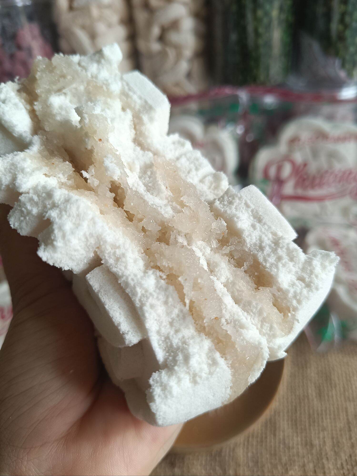 Bánh in hoa mai nhân dừa non 500g (2 cái x250g)