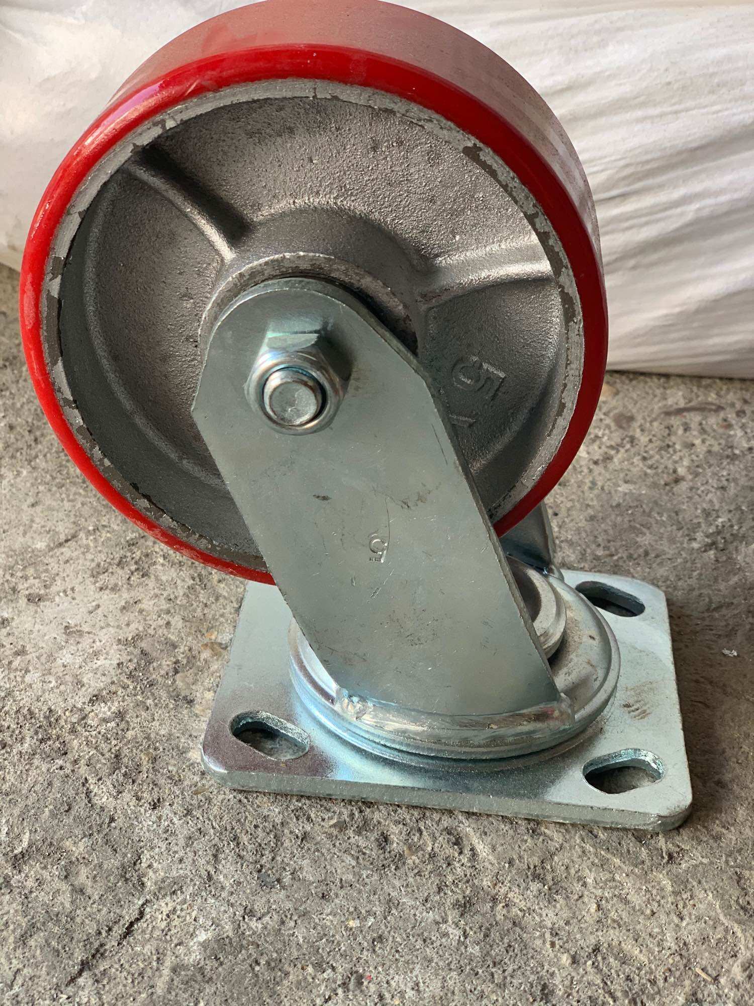 [HÀNG ĐẸP] Bánh xe gang PU chịu tải phi 200