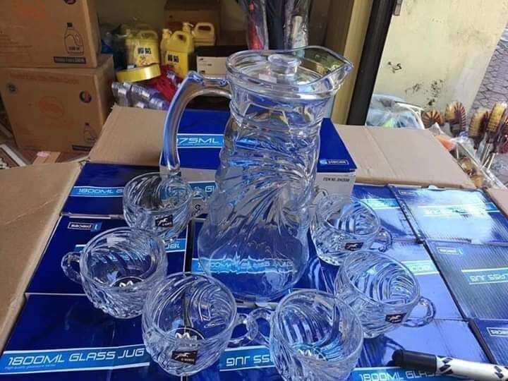 bộ một bình và 6 cốc thuỷ tinh