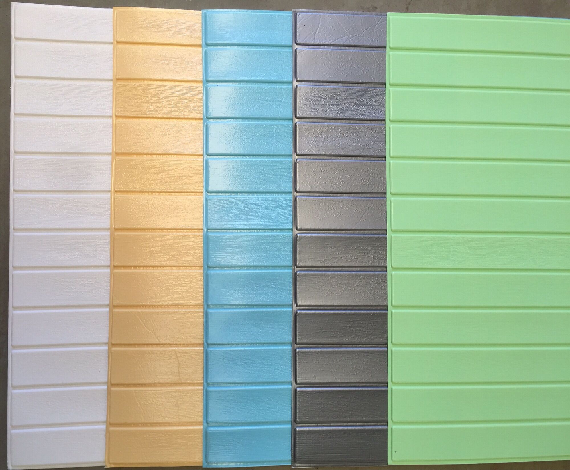 Xốp dán tường 12 Lam sóng kích thước 70x77