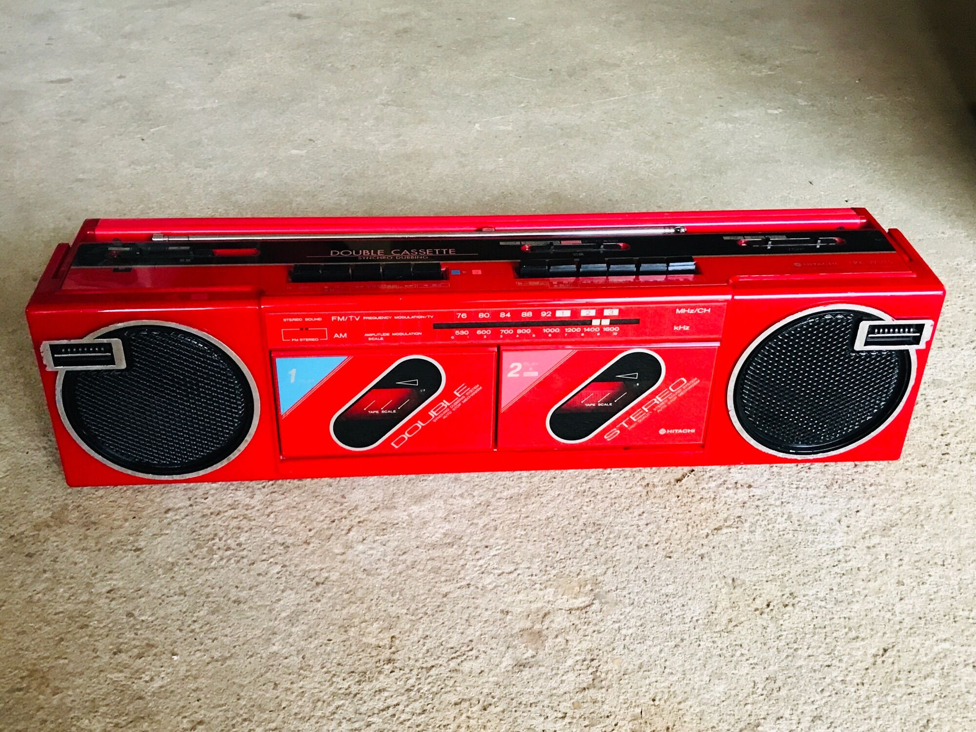 Đài Cassette Nội địa Nhật màu đỏ tươi