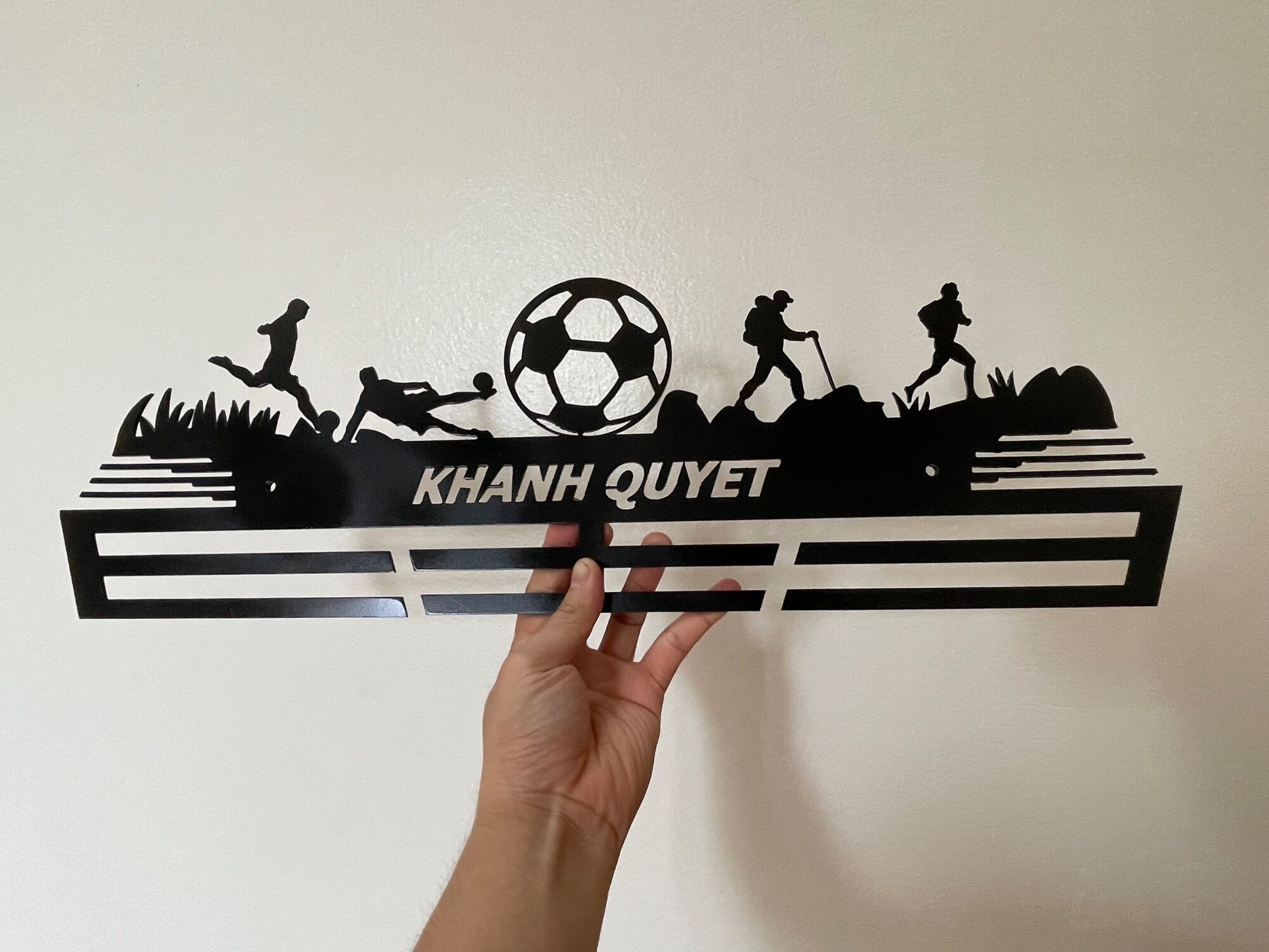 Giá treo huy chương, decor tường (bóng đá, cầu lông, điền kinh, võ thuật, golf,…)