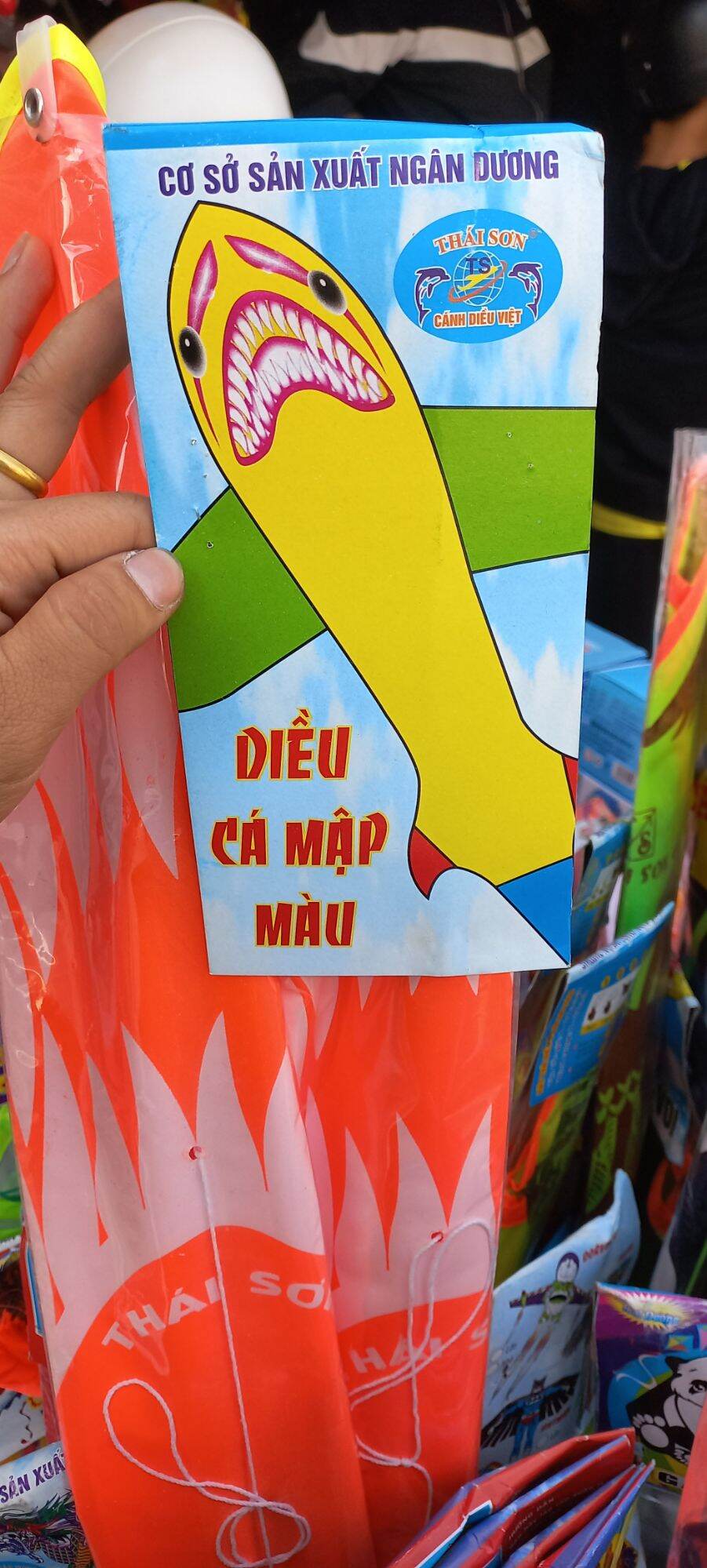Đồ chơi diều cá mập đen đại dài 175cm