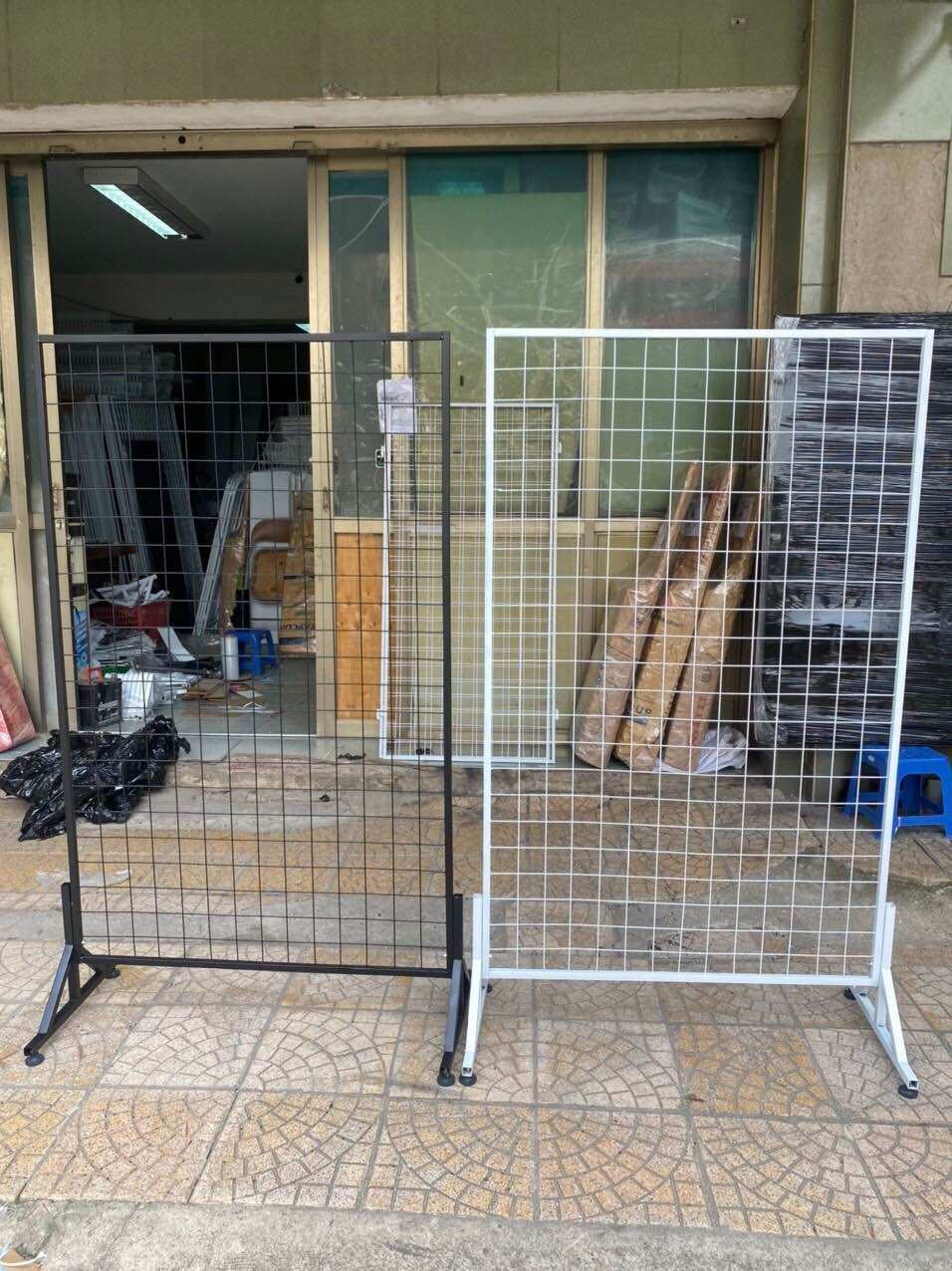 Khung lưới treo phụ kiện có chân đứng/Khung lưới treo phụ kiện/Kệ khung lưới