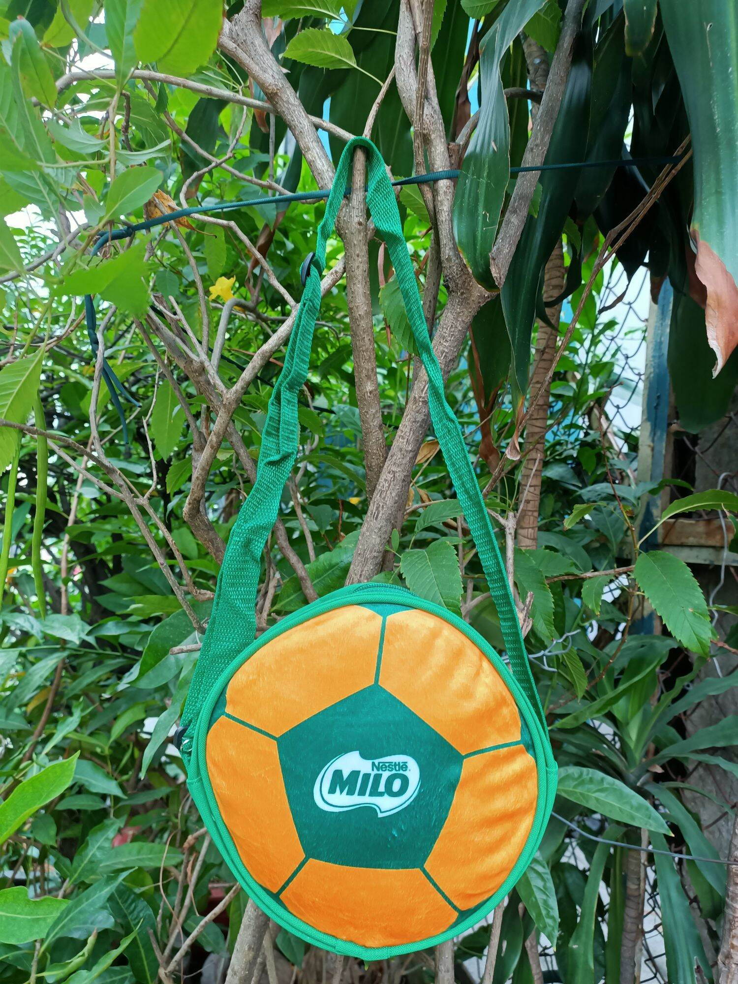 Túi đeo Milo hình trái banh