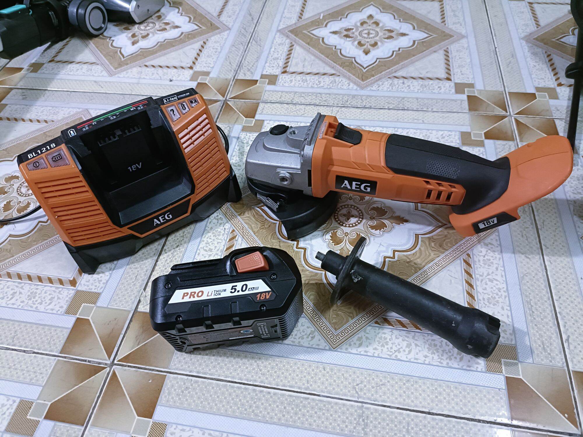 MÁY CẮT AEG 18V