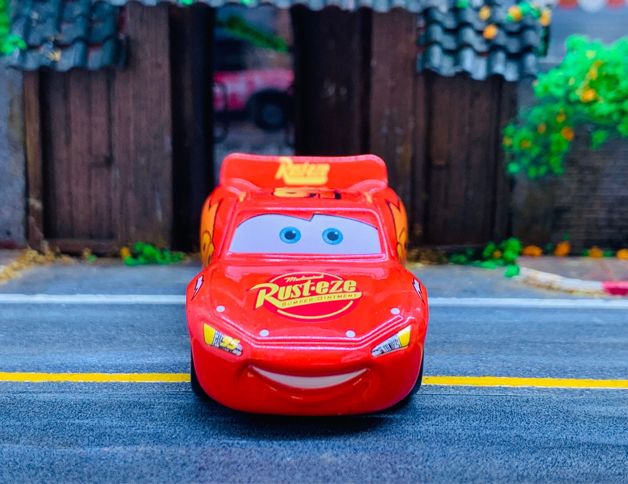 Hobby Store xe mô hình Tomica Disney Pixars Cars Lightning McQueen