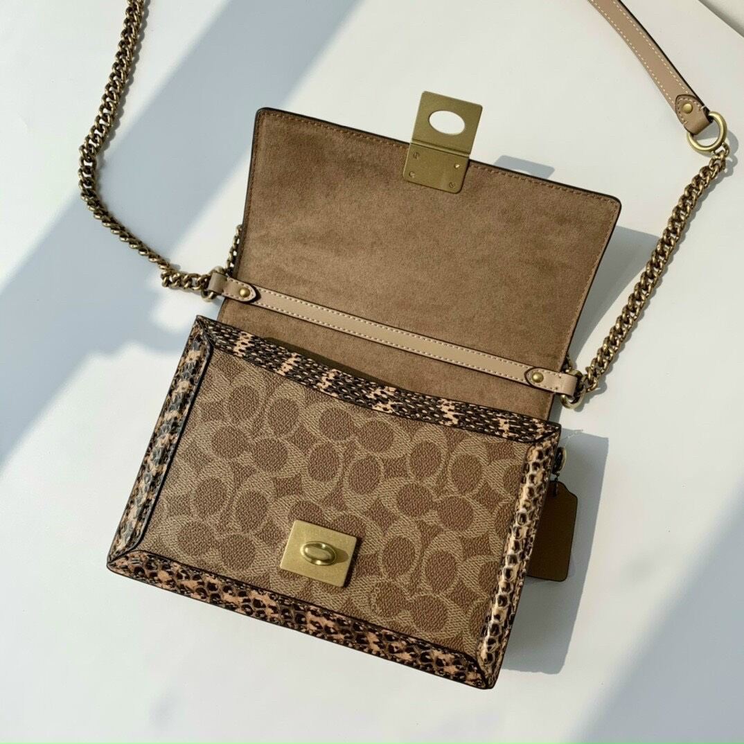 Túi C🅾️ACH HUTTON SHOULDER BAG siêu sang chảnh