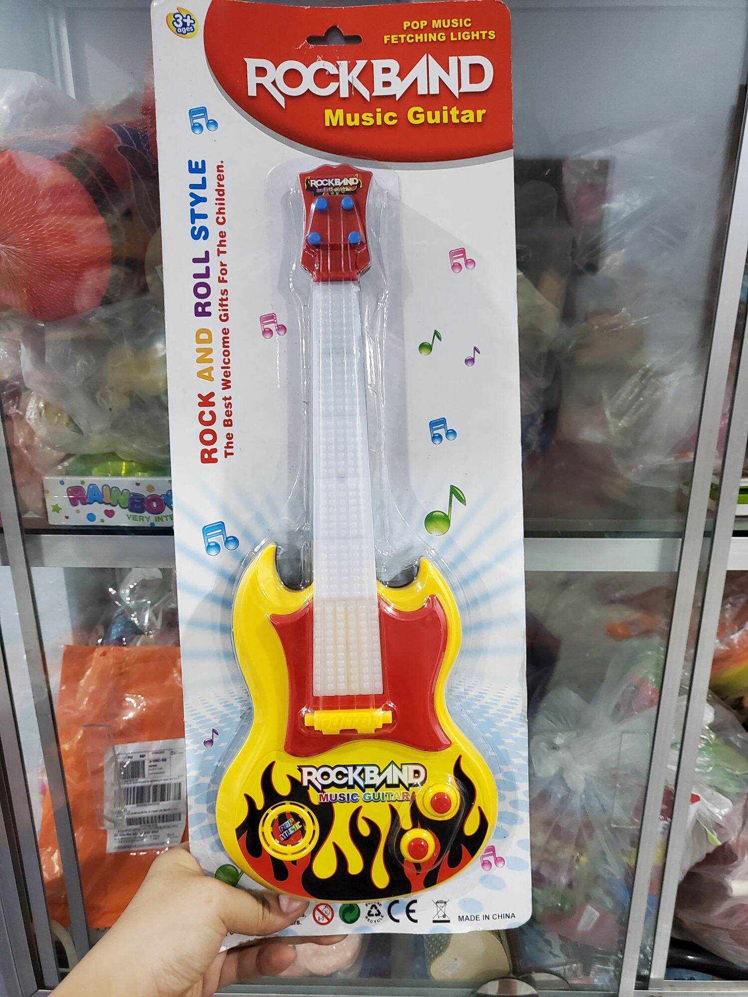 [HCM]Đàn guitar họa tiết cool ngầu cho bé trai(cao 45cm dùng pin)