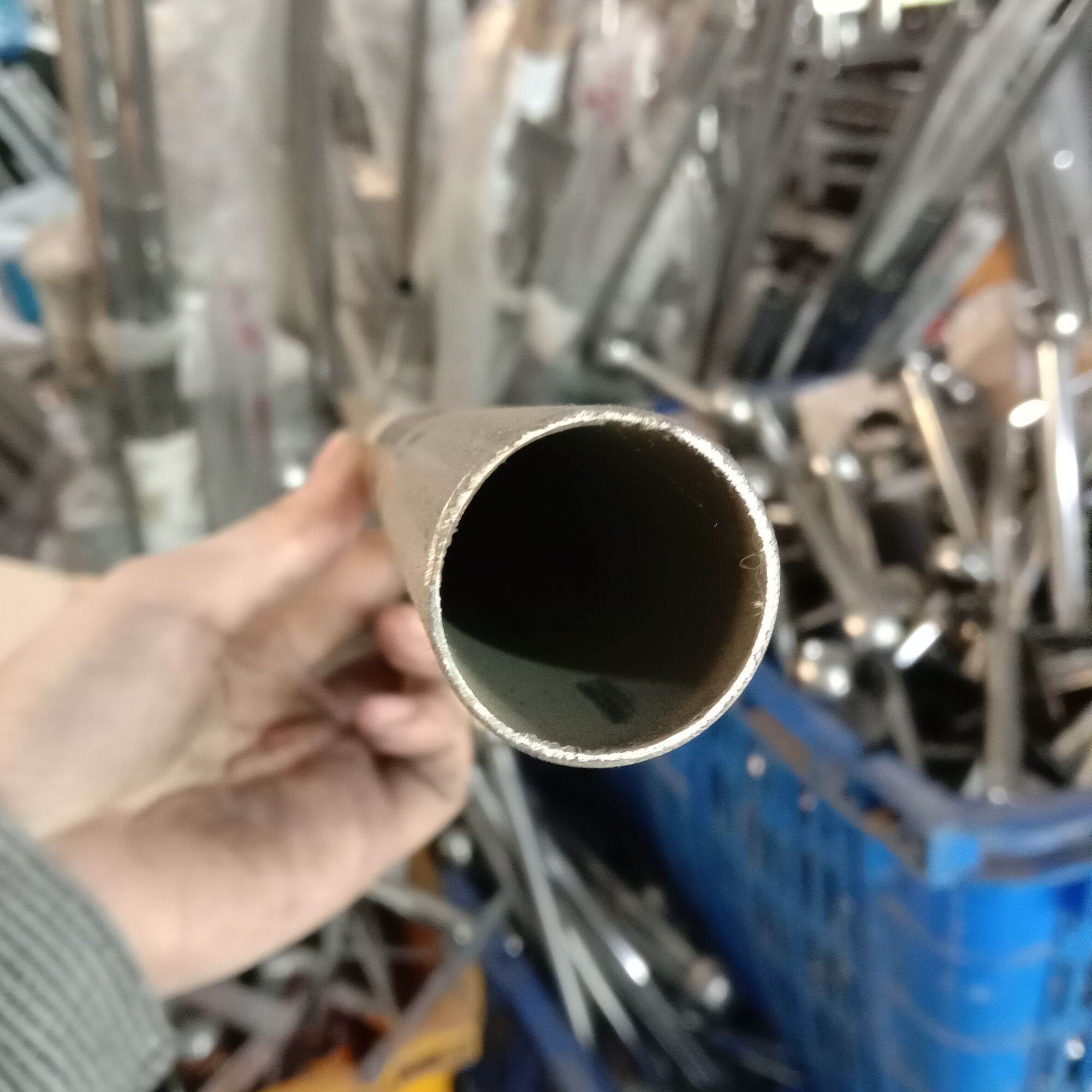  Bán ống inox tròn o25mm dày 7dem  dày 10dem  1li    hoặc 17dem  1.7mm   cắt theo yêu cầu độ dài  inox 201   dùng làm sào phơi  tay vịn hoặc cây treo màn treo đồ .... 