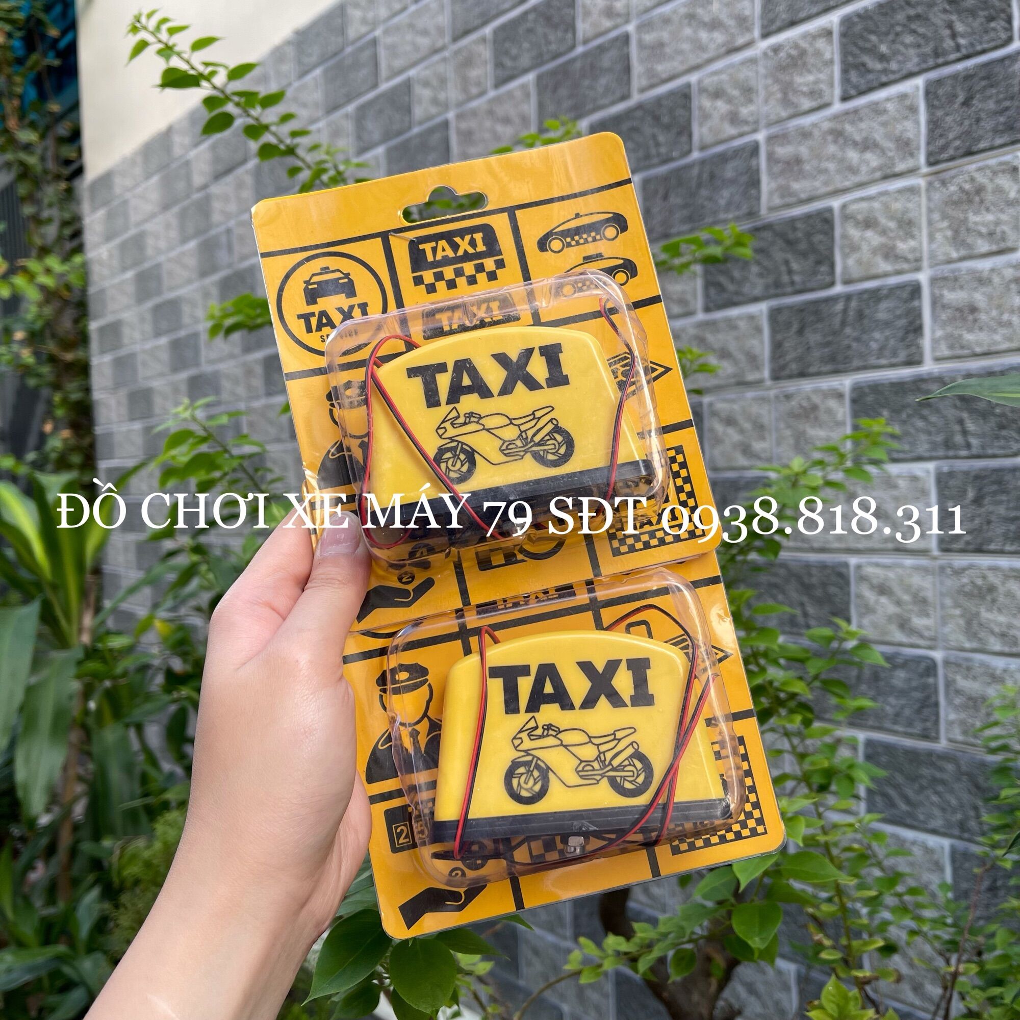 Đèn led gắn chân kiếng chữ Taxi mẫu mới