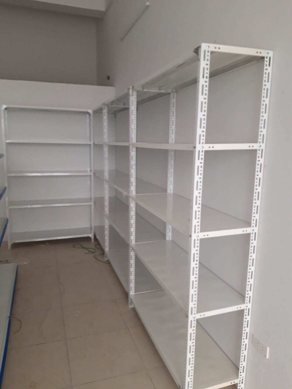 Kệ sắt vlo màu trắng