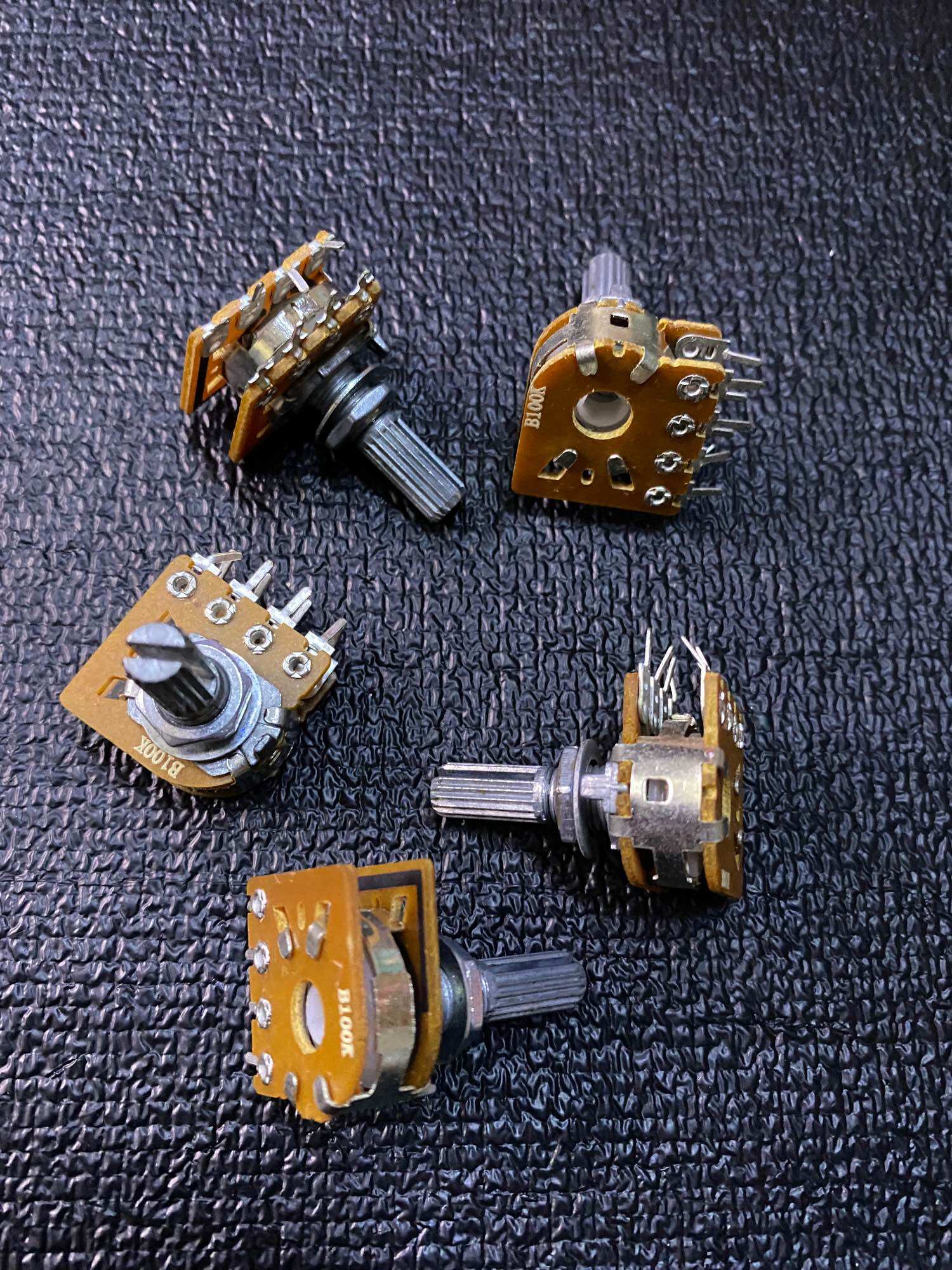 Volum Ampli 8 chân 50 k /100 k ( giá 2 chiếc )