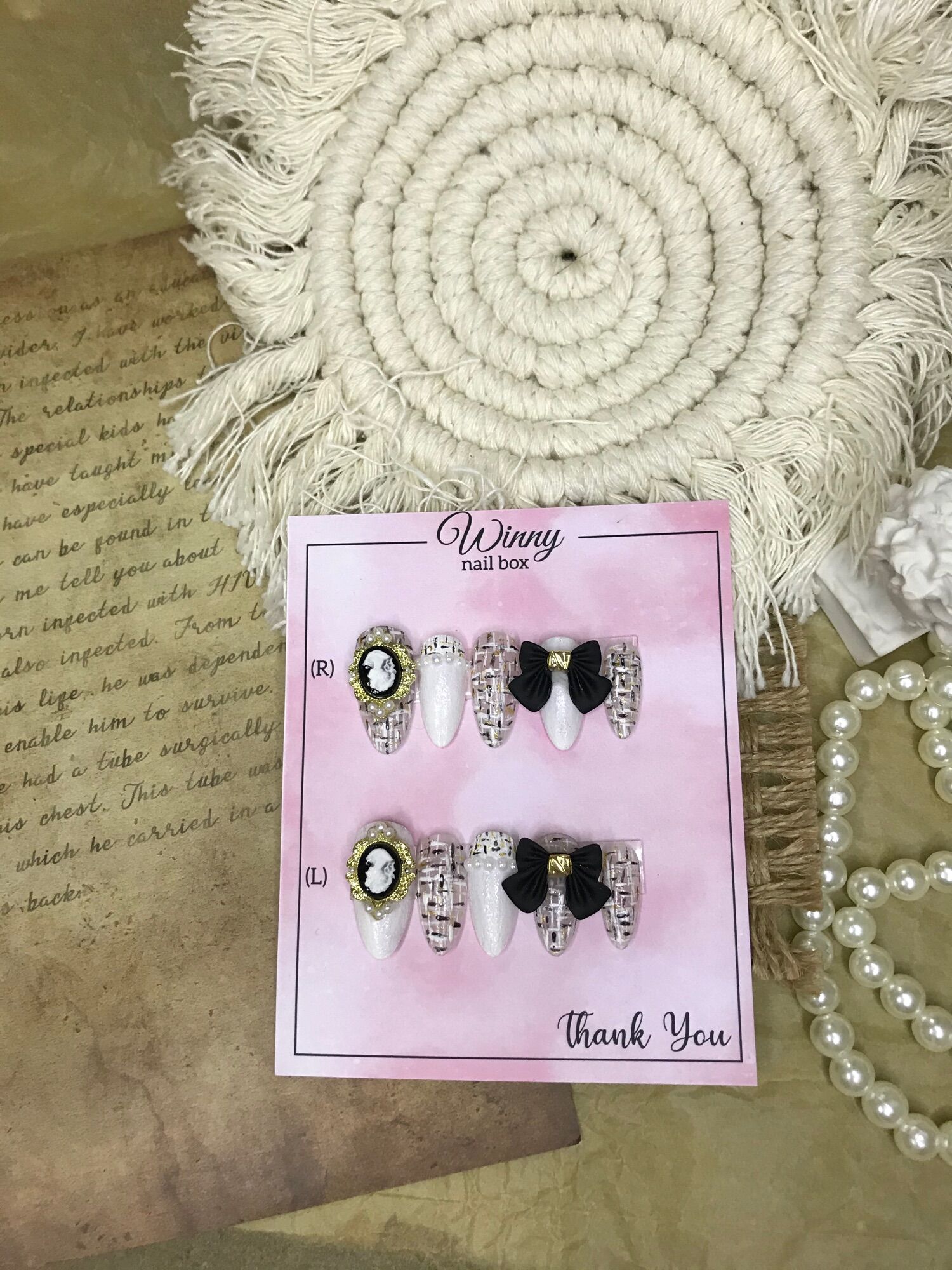 Nailbox móng up móng giả trắng đen cham thiên thần