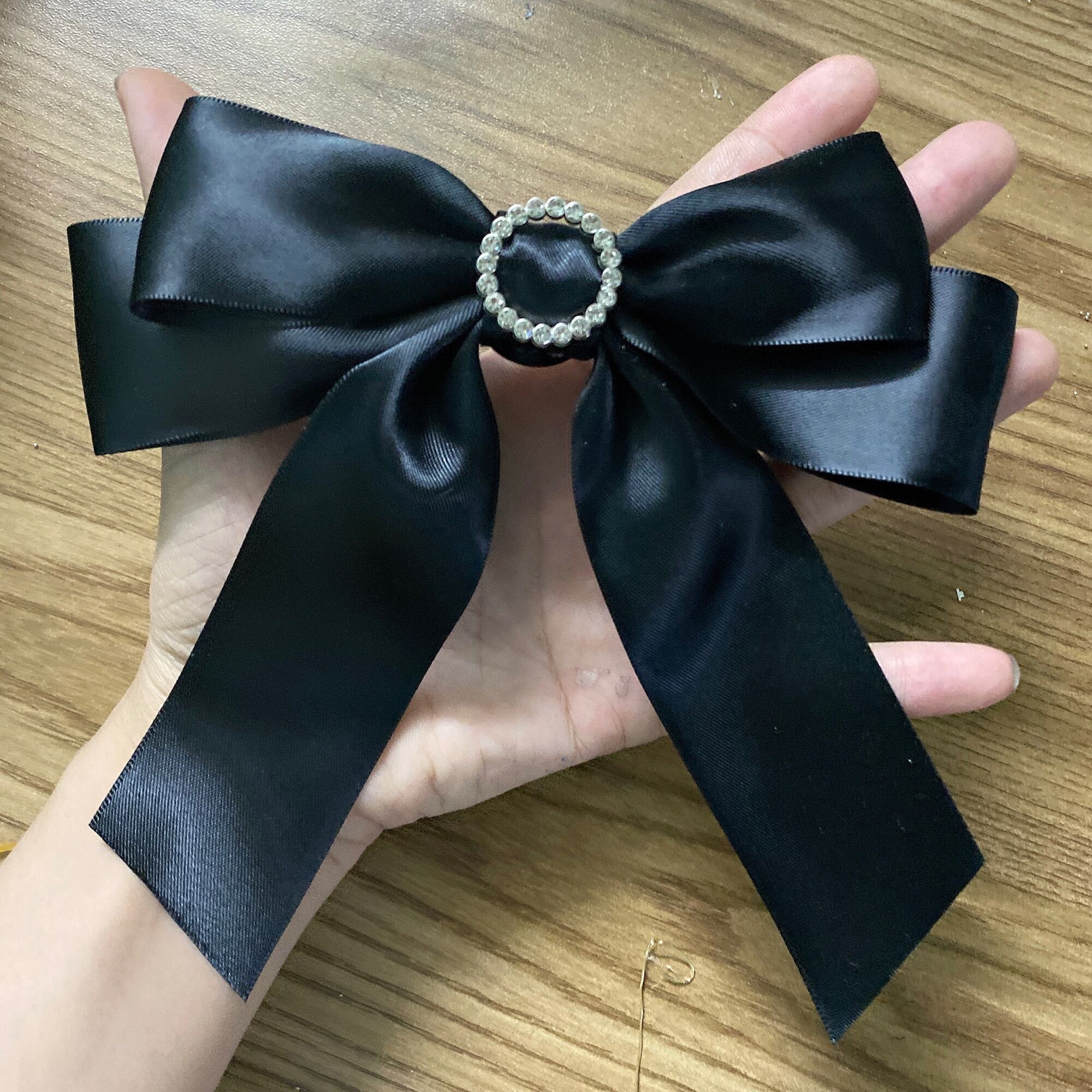NƠ lụa trắng đứng form đẹp size tầm 17cm cài áo đầm
