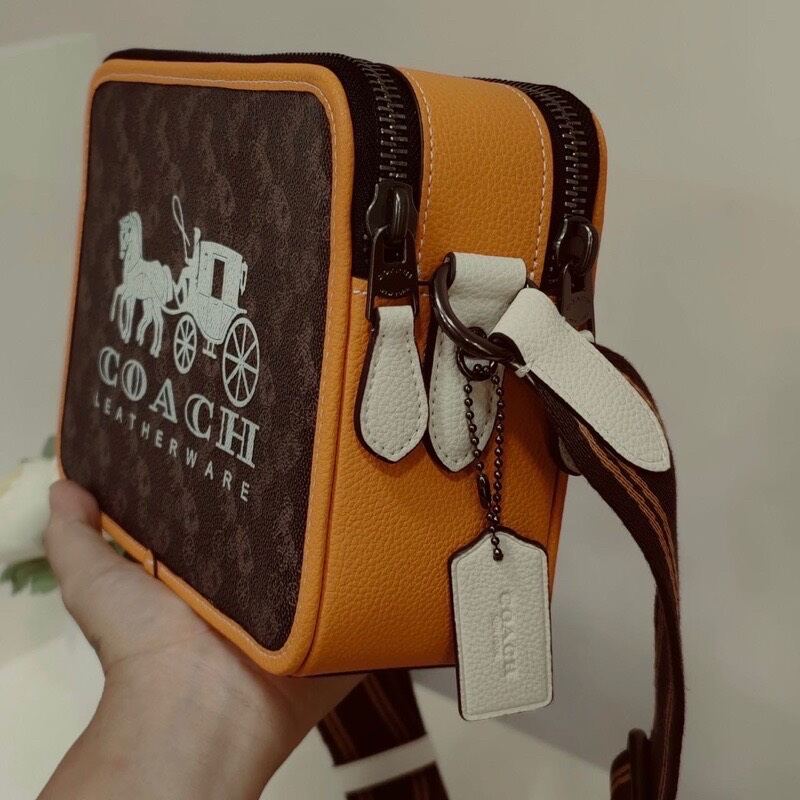 NEW C🅾️ac.h Charter Crossbody 24 da thật xịn xò
