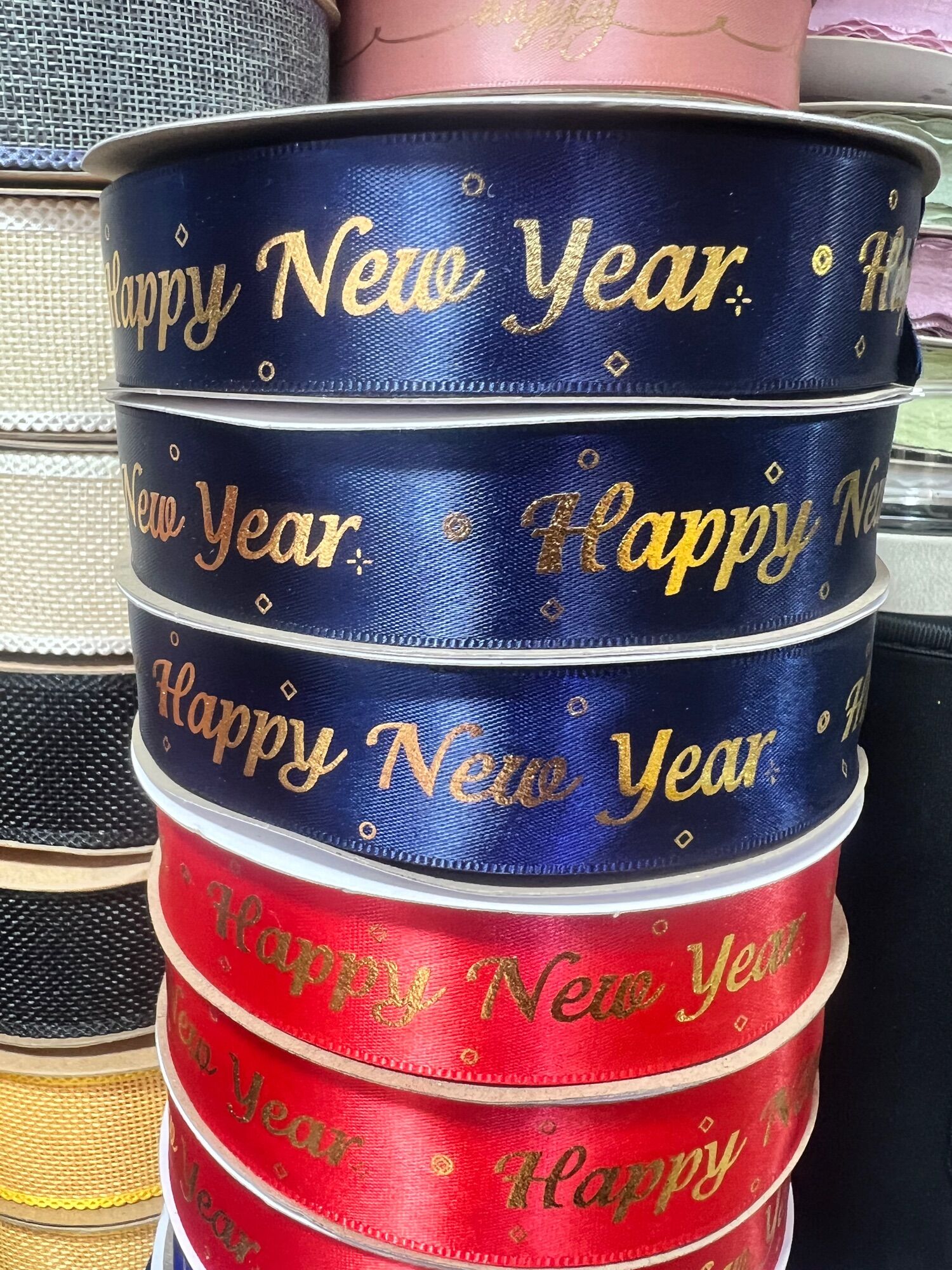 Ruy băng lụa in chữ happy new year bản 2,5cm- cuộn to 45met loại đẹp