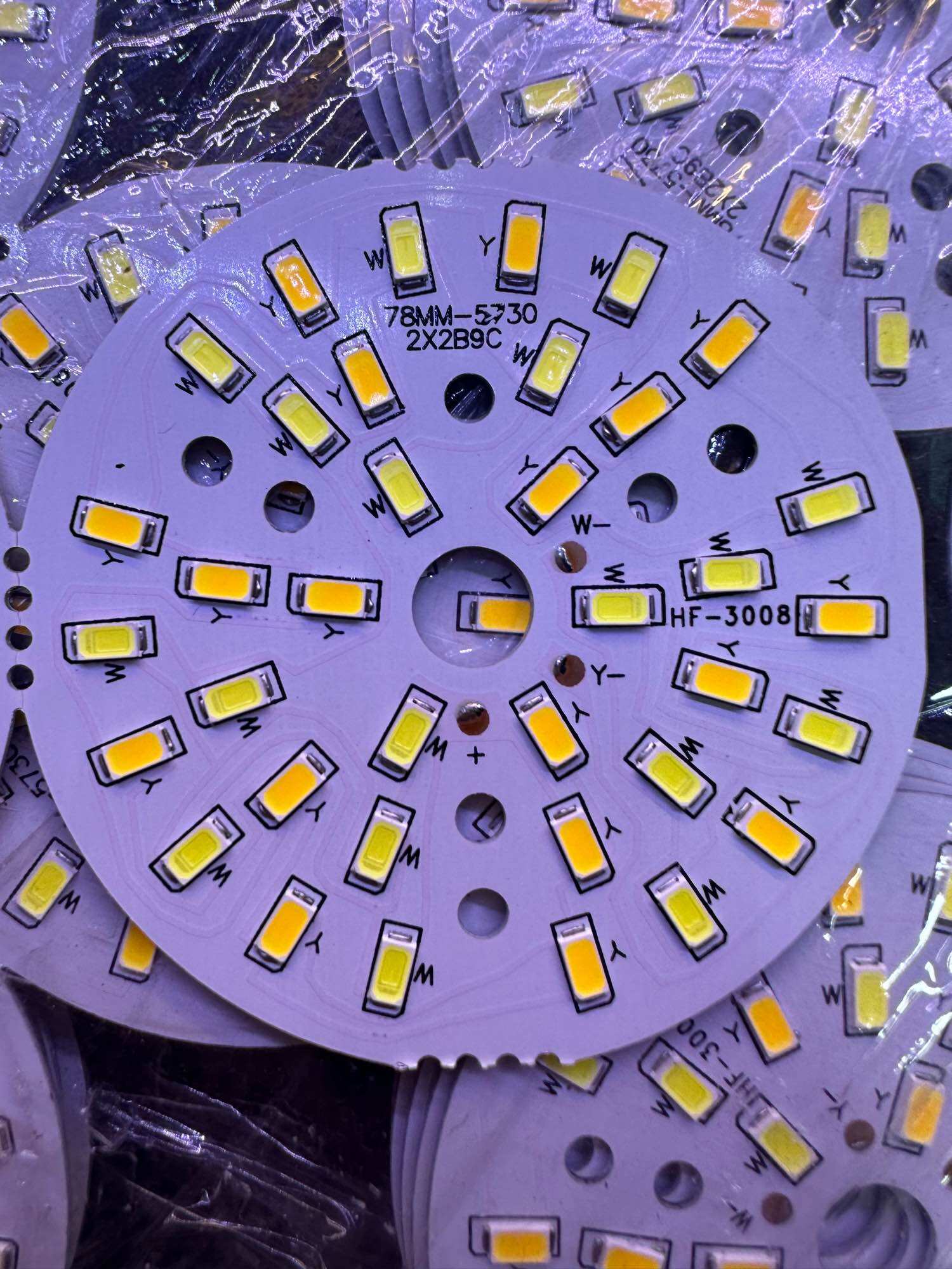 Led miếng 9W 3 màu 78mm dùng qua chấn lưu