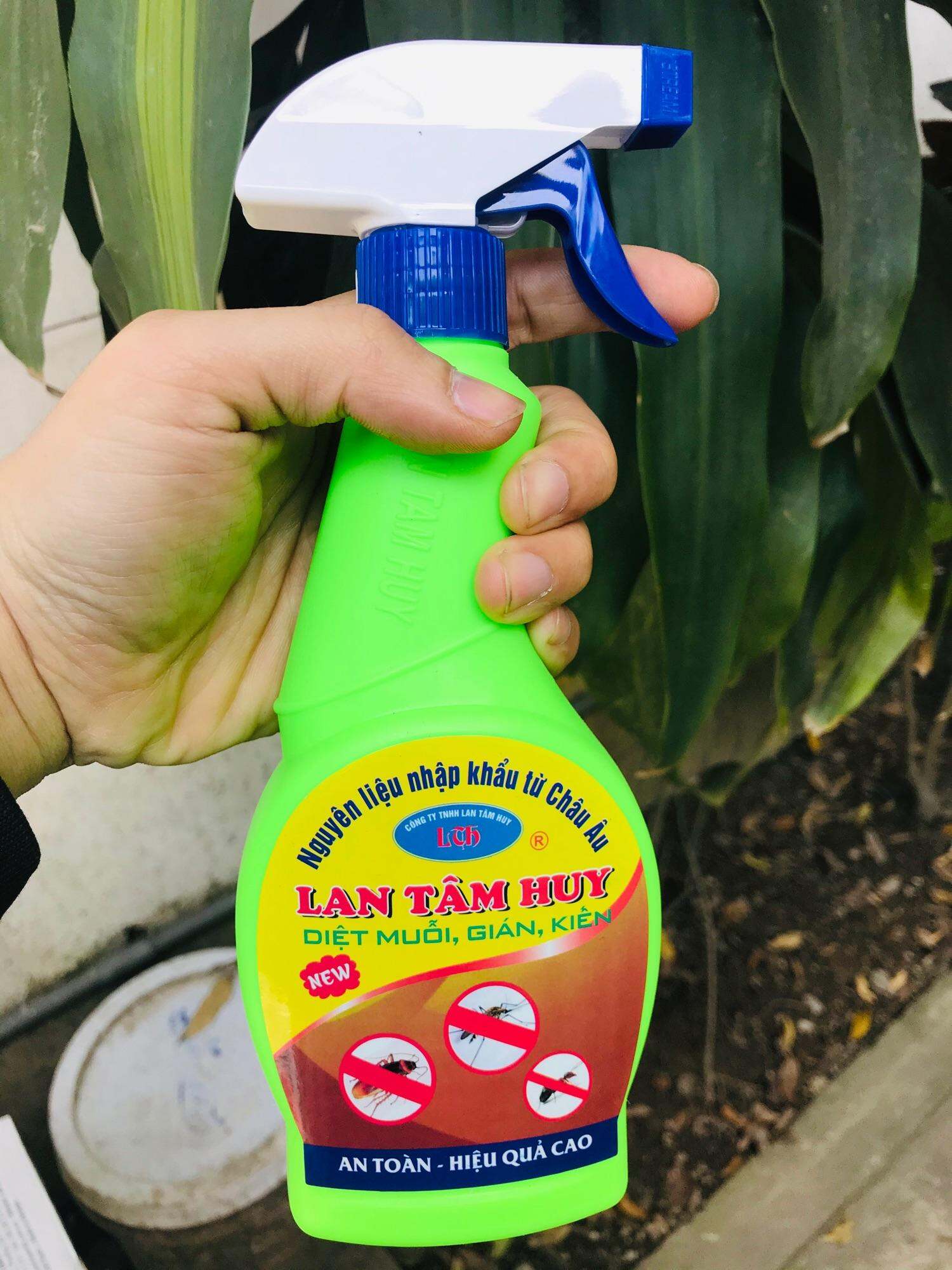 Thuốc diệt kiến ba khoang Lan Tâm Huy dạng xịt hiệu quả cao pha sẵn