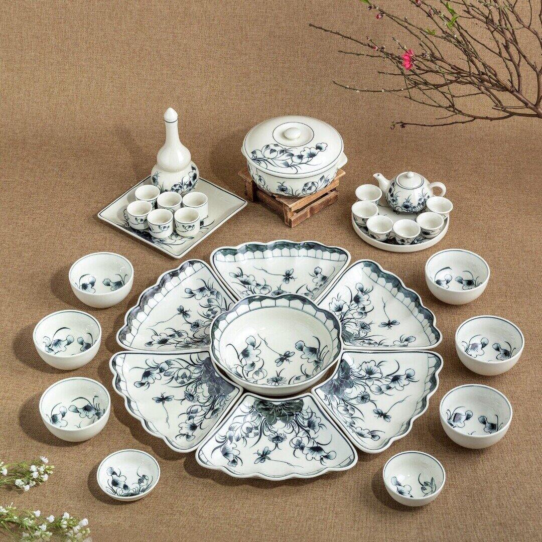 Bộ bát đĩa hoa mặt trời vẽ sen chàm đường kính 45cm và 55cm.Hàng gốn sứ Bát Tràng.