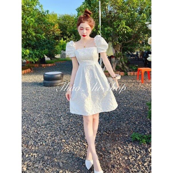 VÁY GẤM HOA LY CỔ VUÔNG SẴN HÀNG