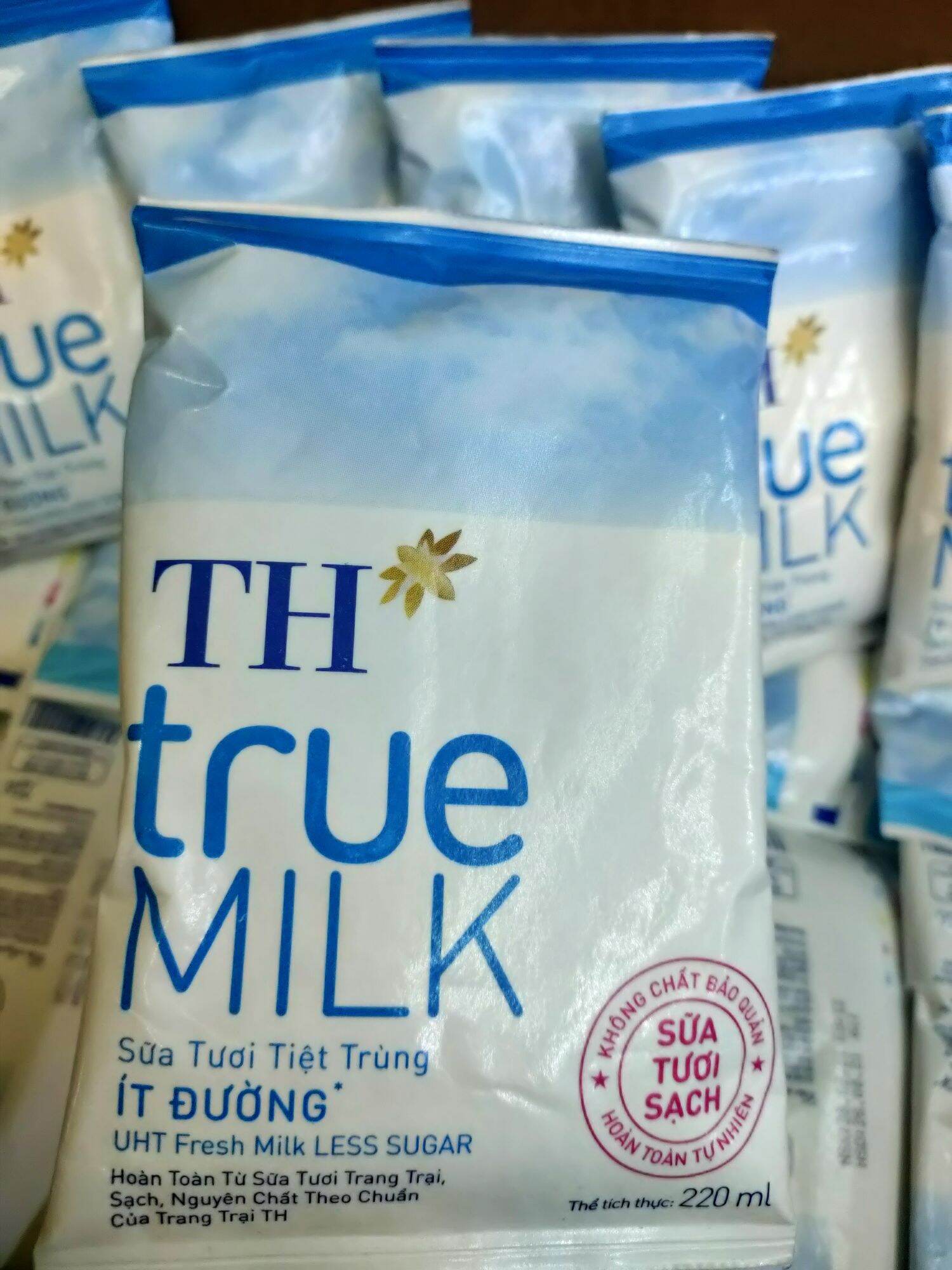 Combo 10 bịch TH true milk ít đường 220ml
