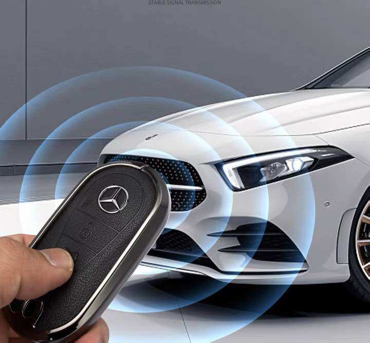 MÓC ỐP KHOÁ MERCEDES 2023