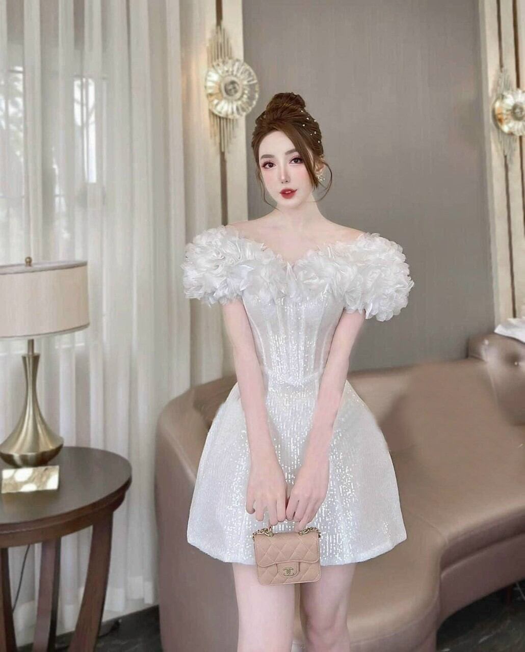 ĐẦM TRỄ VAI ĐÍNH HOA( kèm ảnh thật )