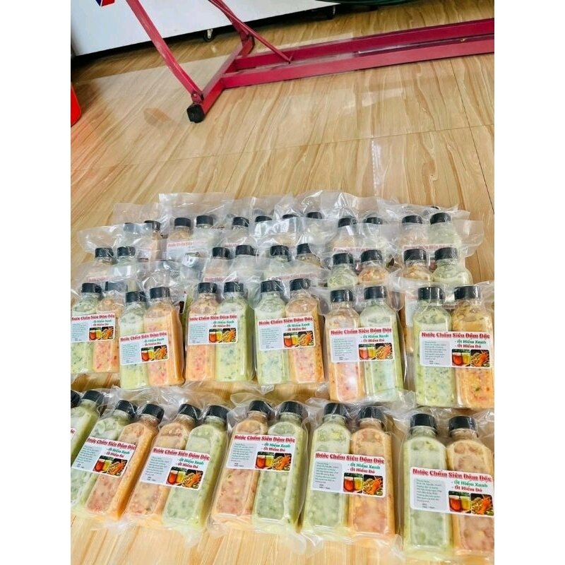 69k Set 2 Chai Nước  Chấm Thần Thánh Xanh Đỏ 700gr
