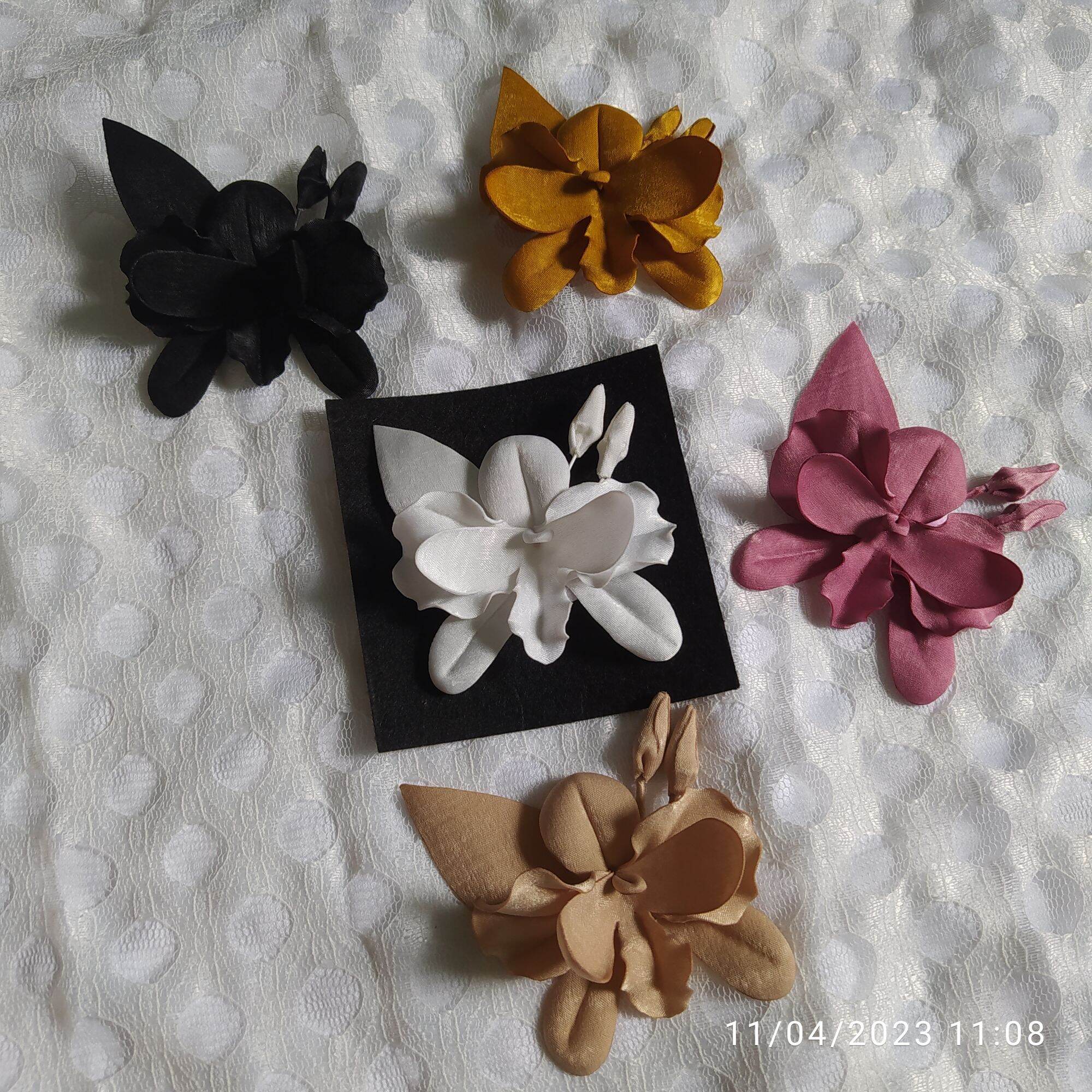 Hoa lan cài áo handmade Canto màu hồng