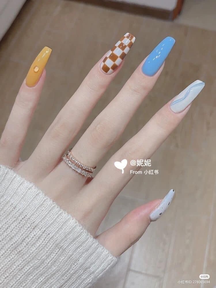 Nail box thiết kế theo phom móng khách đặt đủ dụng cụ / keo mini